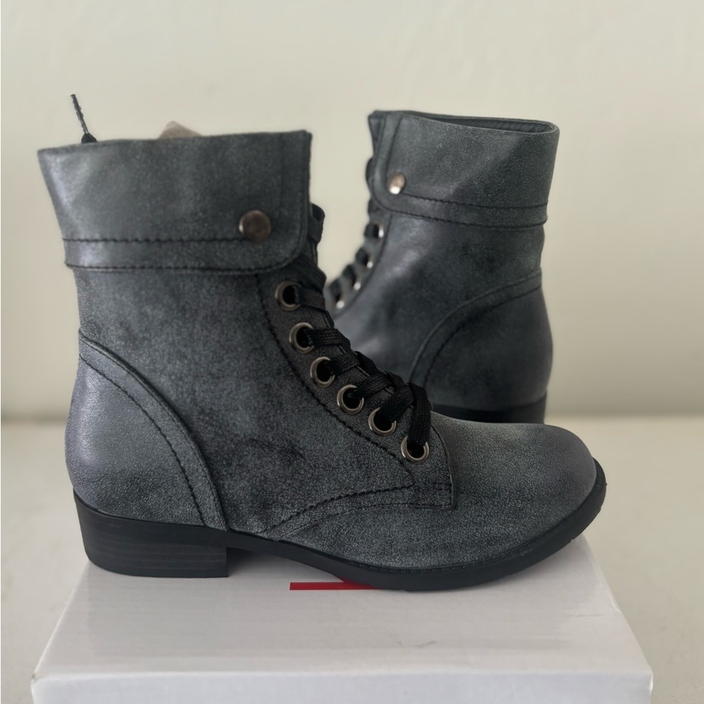 Chic Gray Ankle Boots with Lace-Up Design